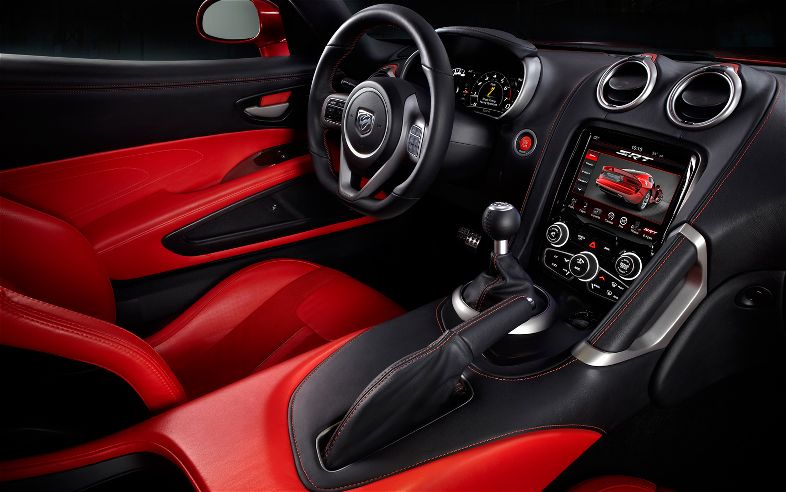 2013-SRT-viper-front-interior.jpg