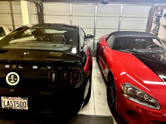 Garage Shelby & Viper.jpg